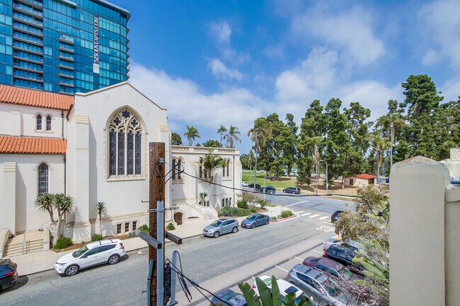 Building Photo - 2665 5th Ave