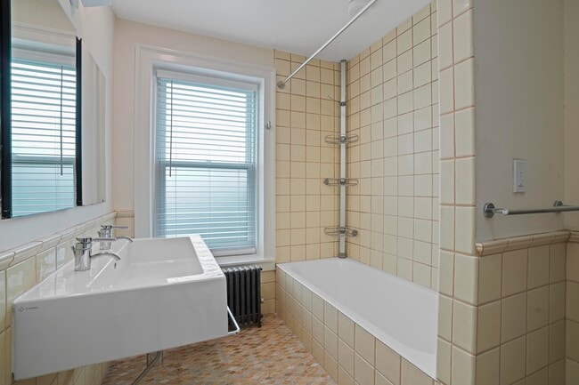 Building Photo - 284 Carroll St