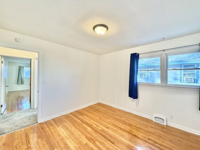 Building Photo - 1616 Dewey Ave