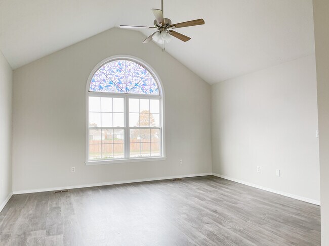 Living - 704 N Cottonwood Ave