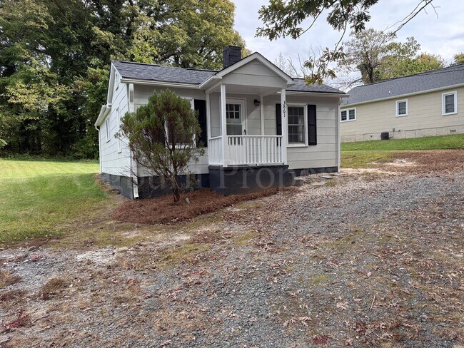Primary Photo - 3861 Leo St