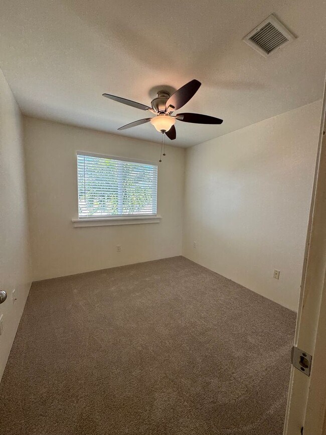 Building Photo - Stunning  3-Bedroom/2.5-Bath - $3800.00 Lo...
