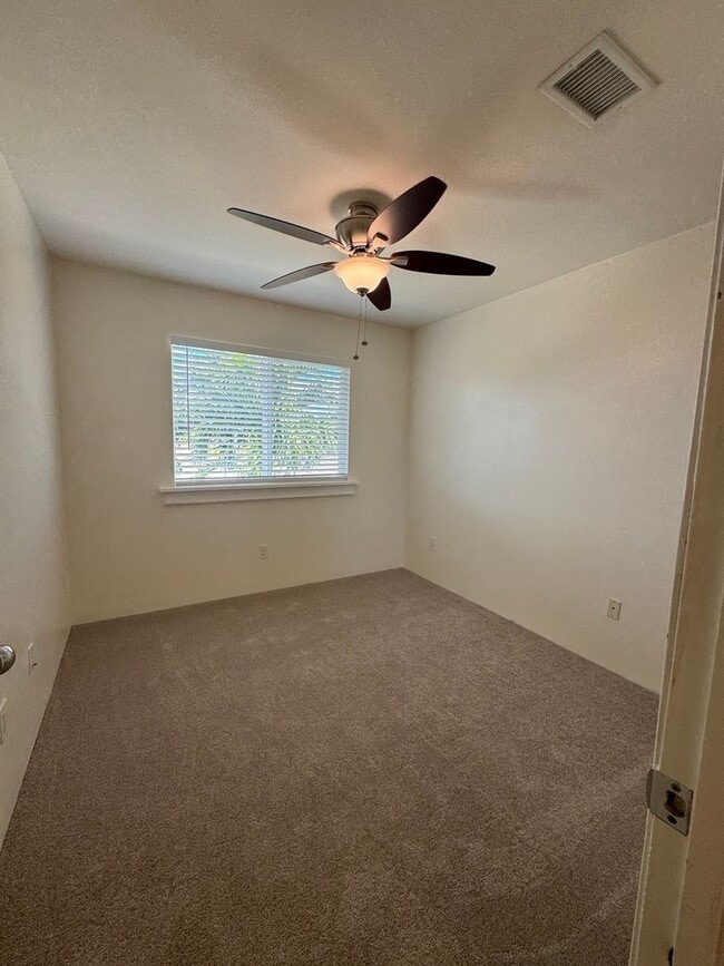 Building Photo - Stunning  3-Bedroom/2.5-Bath - $4000.00 Lo...