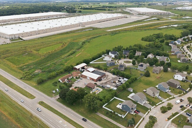 Building Photo - 24134 IL-53