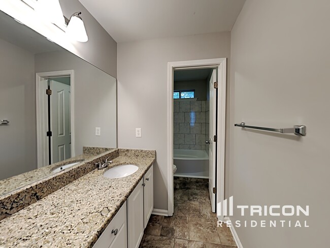 Building Photo - 404 Gresham Dr