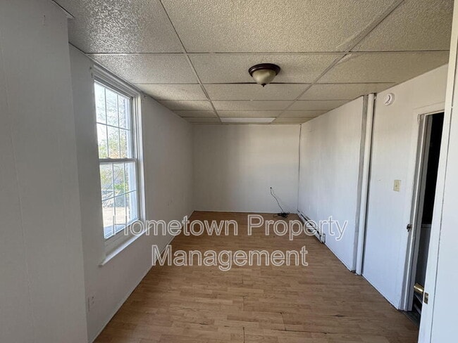Building Photo - 663 E Market St