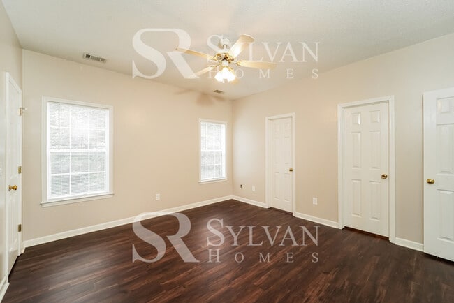 Building Photo - Lease today! No extra charge for contentment and relaxation!