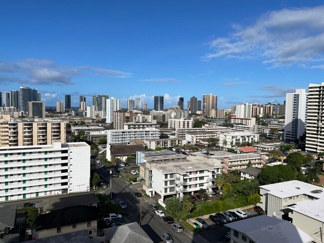 Building Photo - Makiki - Bellevue Tower - 3 Bdrm/2 Bath/ 1...