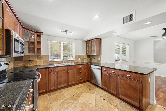 Building Photo - 6108 N 11th Ave