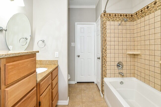 Building Photo - 426 Wheatridge Ave