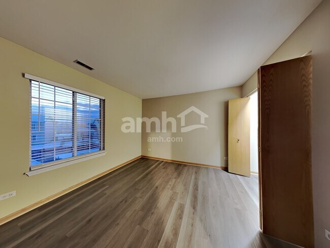 Building Photo - 20863 Brentwood Ct