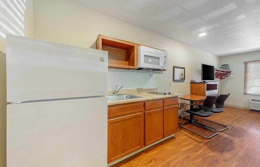 Building Photo - Furnished Studio-Fort Lauderdale - Airport - West
