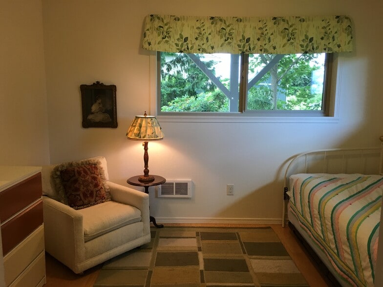 Bedroom - 820 Walnut St