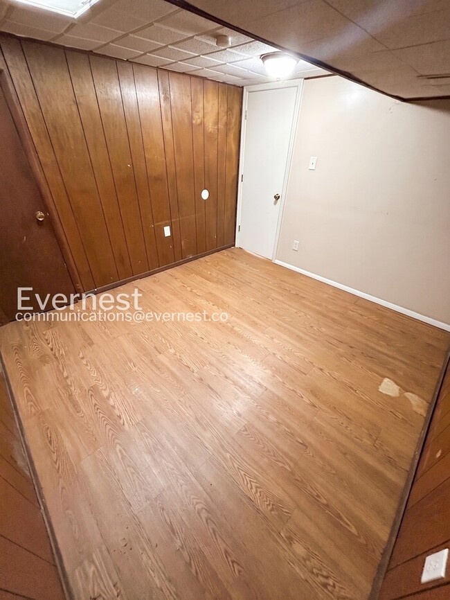 Building Photo - Charming 3-Bedroom Home with Central A/C and Carport Parking / 3 beds 1 bath / Available now!