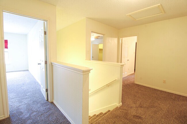 Building Photo - 8118 Chestnut Manor Dr
