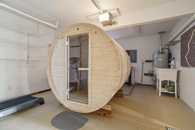 Building Photo - 5408 Sunset Ave