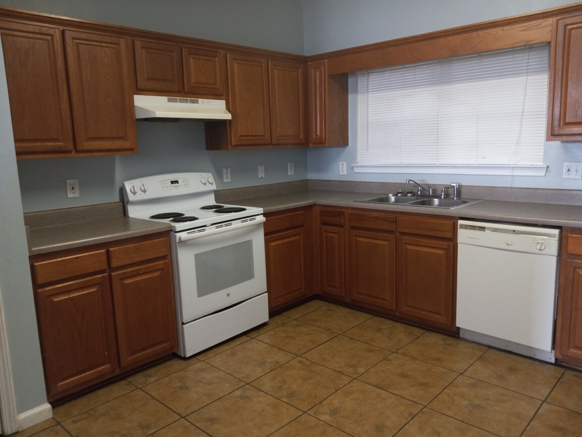 Building Photo - 7602 Creekside Ln