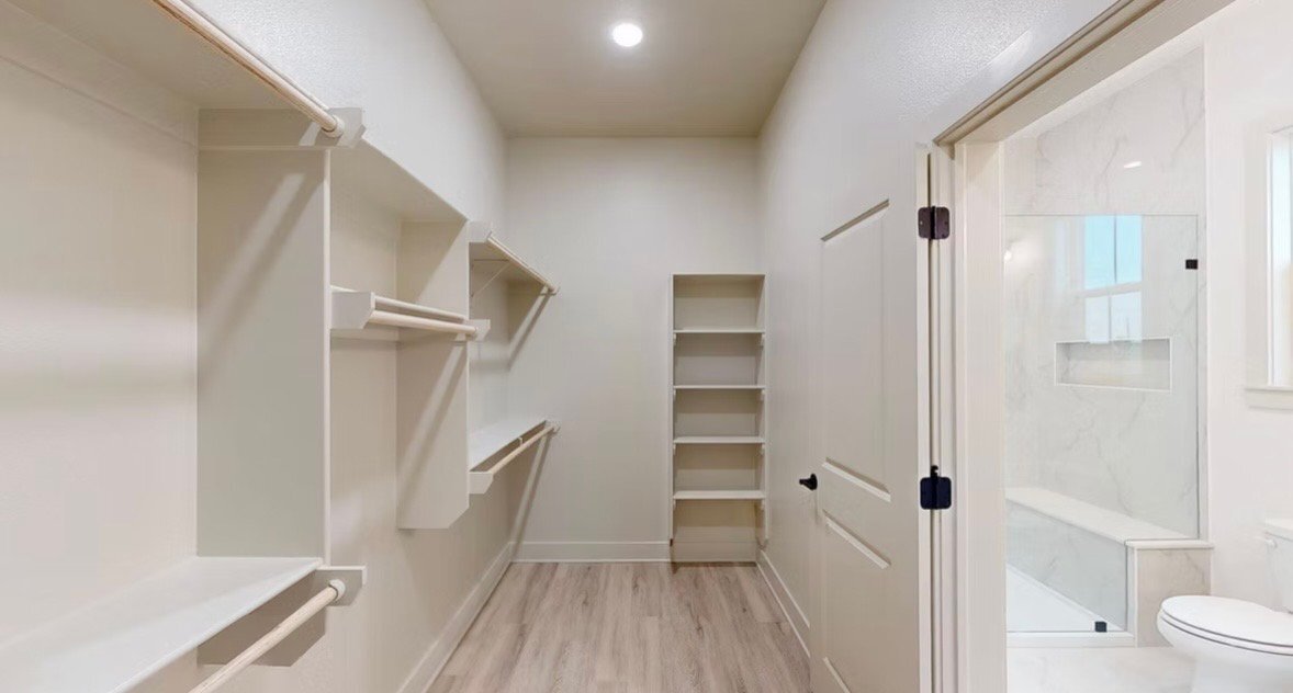 Building Photo - 5902 S Bellview Rd