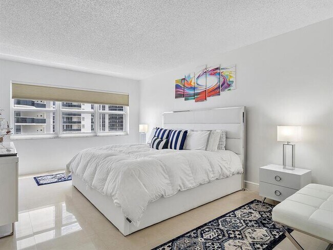 Building Photo - 3400 Galt Ocean Dr