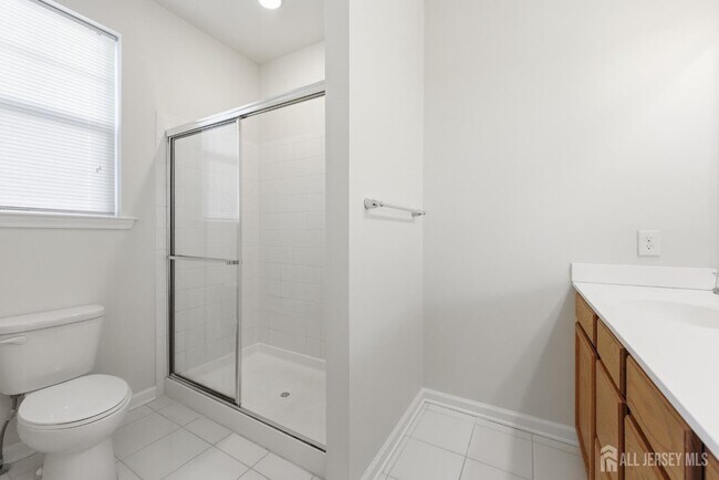 Building Photo - 6 Bond St