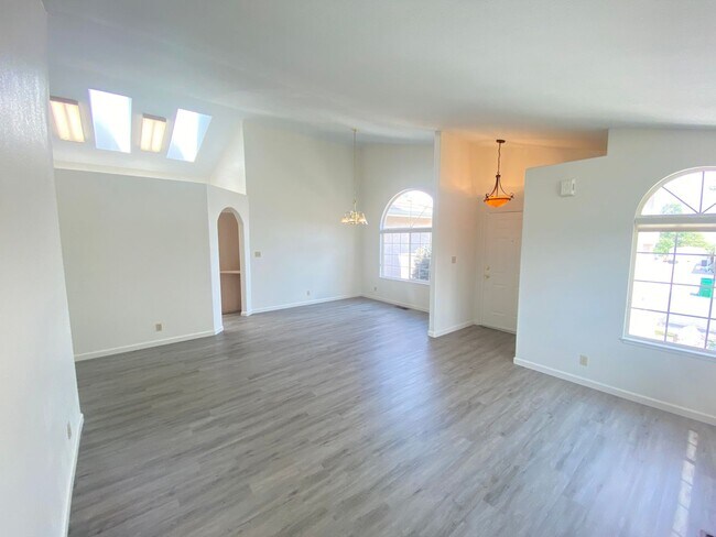 Building Photo - 6739 S Drexel Dr