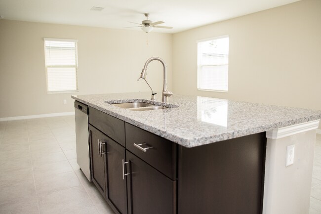 Building Photo - 552 Argyll Dr