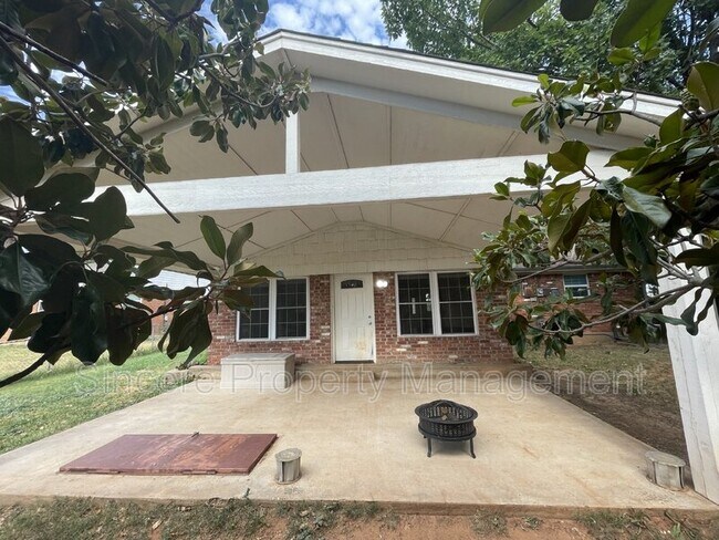 Building Photo - 120 N Ranchwood Blvd