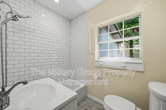 Building Photo - 2115 Minerva Ave