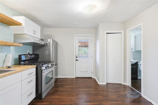 Building Photo - 2308 E 10th St