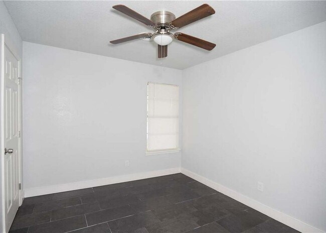 Building Photo - 4013 Kingston Dr