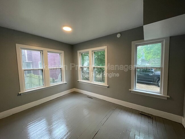 Building Photo - 720 Oak St