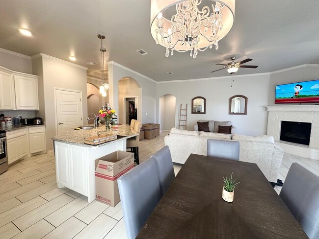 Building Photo - 4 Bedroom 2 Bathroom Property Ready to Rent!