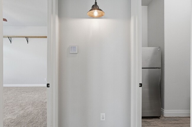 Building Photo - 103 Boarsmen Ct