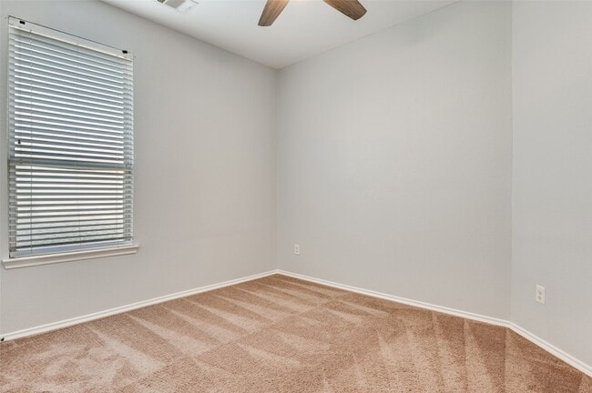 Building Photo - 1012 Lake Meadow Ln