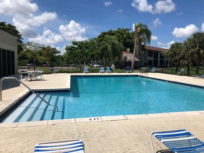 Building Photo - 210 Lake Pointe Dr