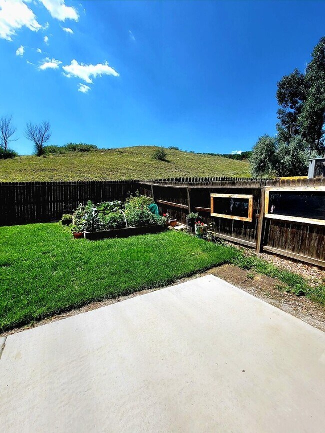 Building Photo - Well maintained 4 bedroom home on west side!