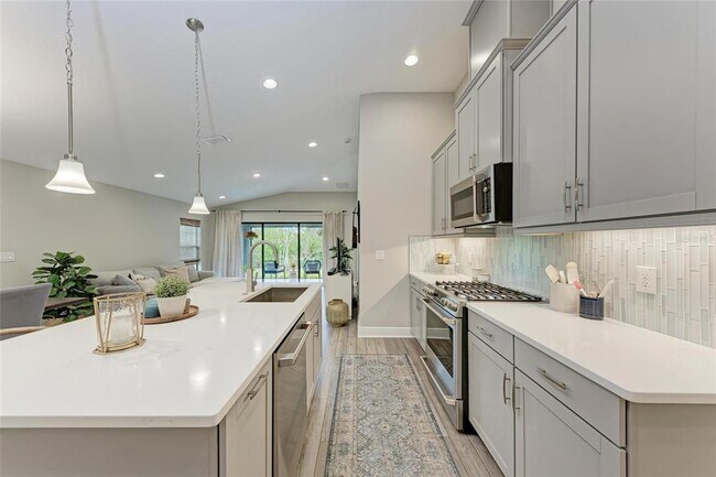 Building Photo - 12476 Oak Hill Way