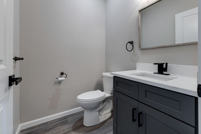 Building Photo - 271 Garry Dr