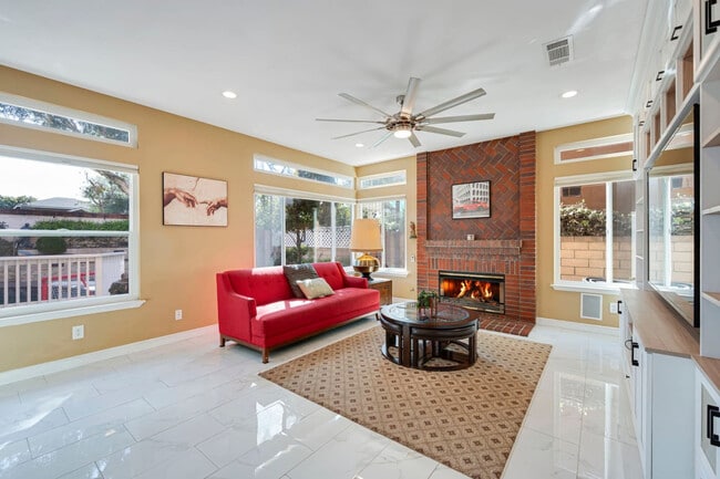 Building Photo - 9598 Naples Dr