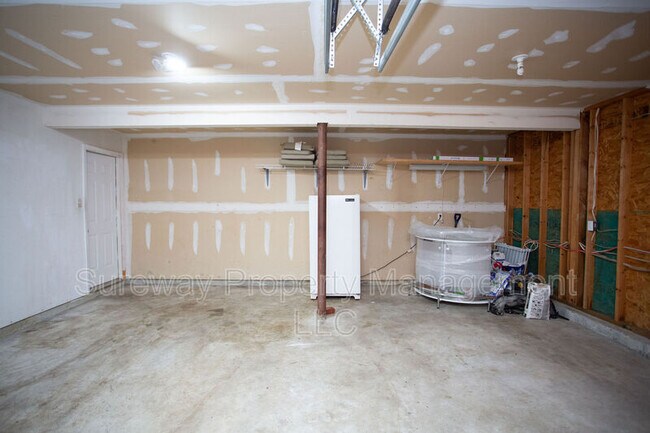 Building Photo - 712 Sage Hill Dr