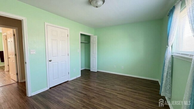 Building Photo - 86 Bayberry Dr