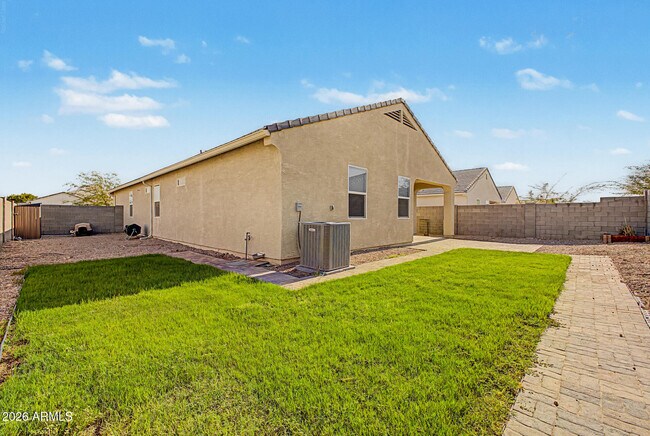 Building Photo - 1302 W Raymond Ave