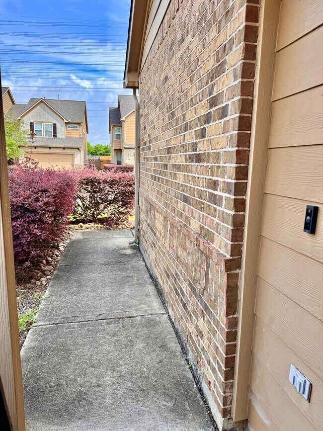 Building Photo - 3947 Calgary Cir