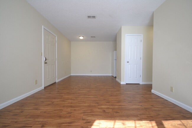 Building Photo - Buffalo Apartments (Bison Terrace)