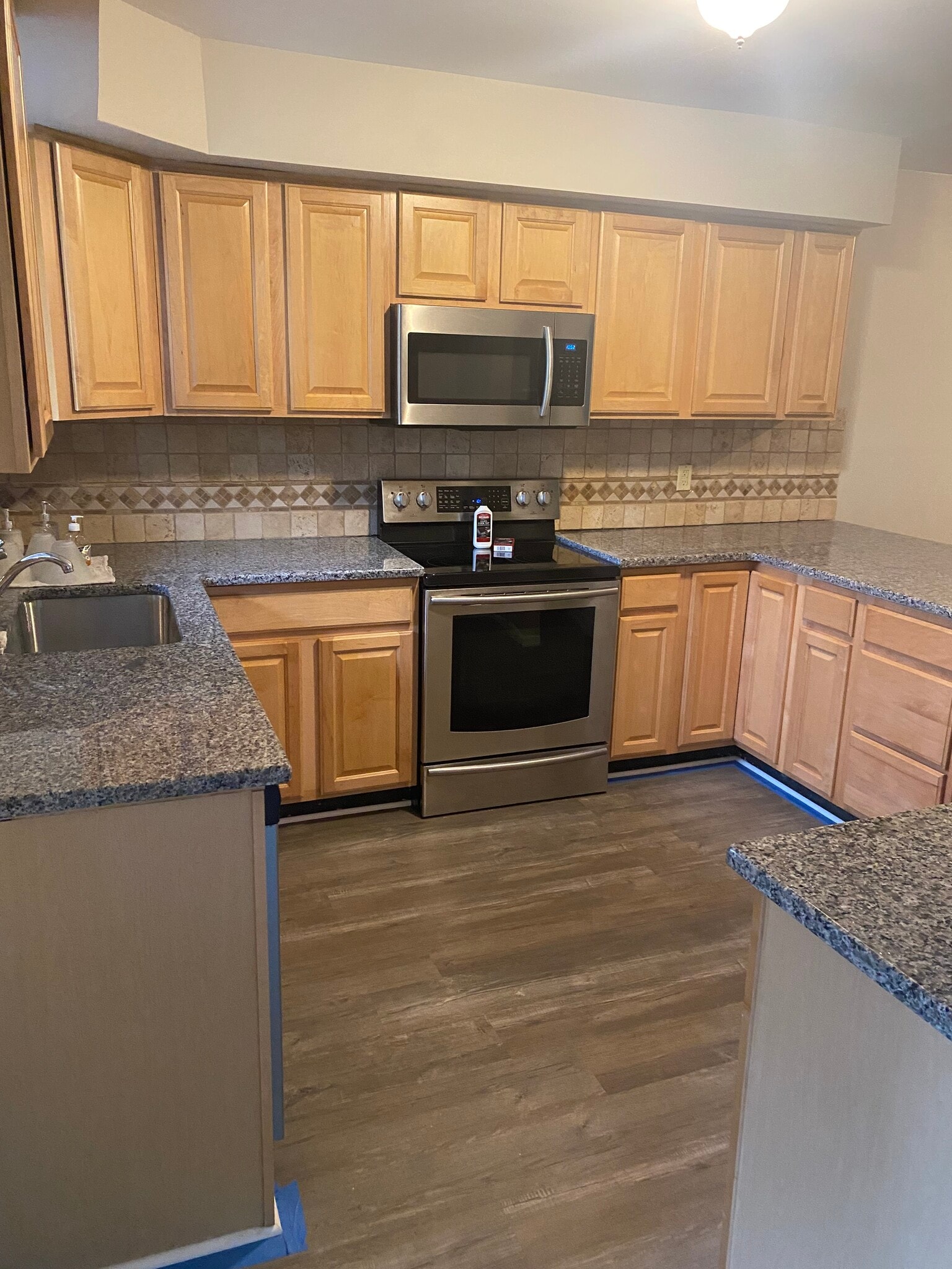 Kitchen - 1102 Oak Cir