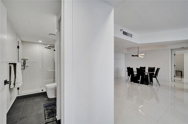 Building Photo - 20281 E Country Club Dr