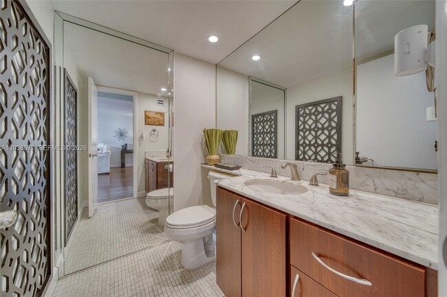 Building Photo - 1111 Crandon Blvd