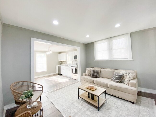 Building Photo - Beautiful 3 Bedroom Home!