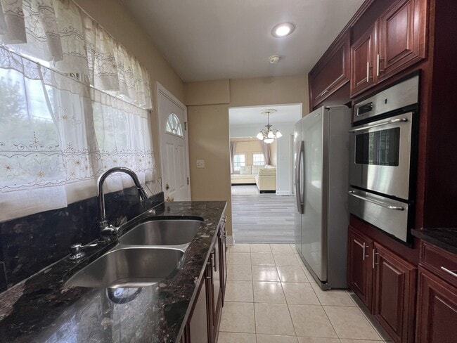 Building Photo - 1380 Rosedale Ln