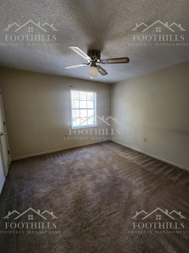 Building Photo - 123 Woodland Dr